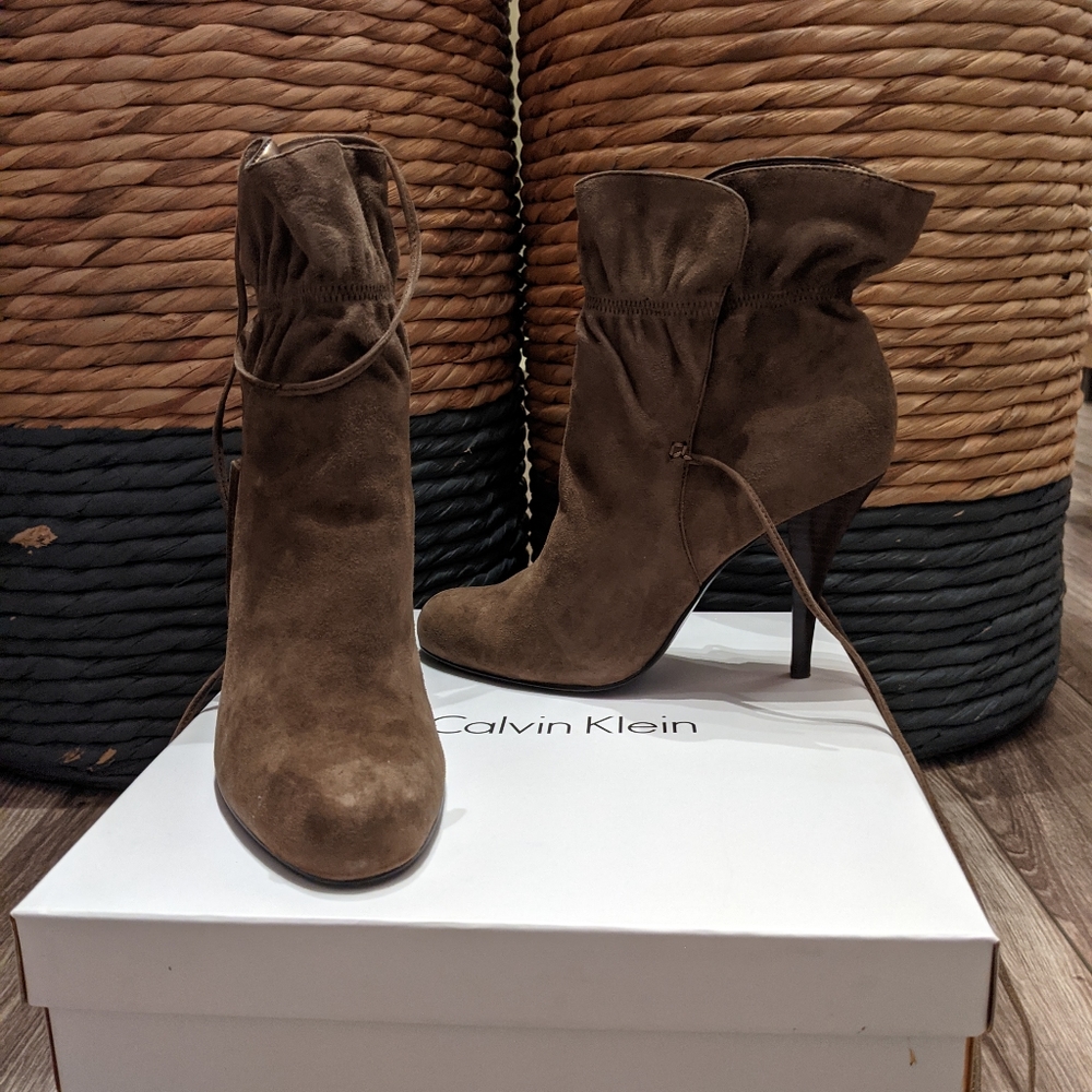 EUC (W6.5) - CALVIN KLEIN Suede Booties